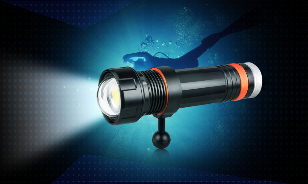 OrcaTorch D950V Dive Light 2 D950V-P2.jpg
